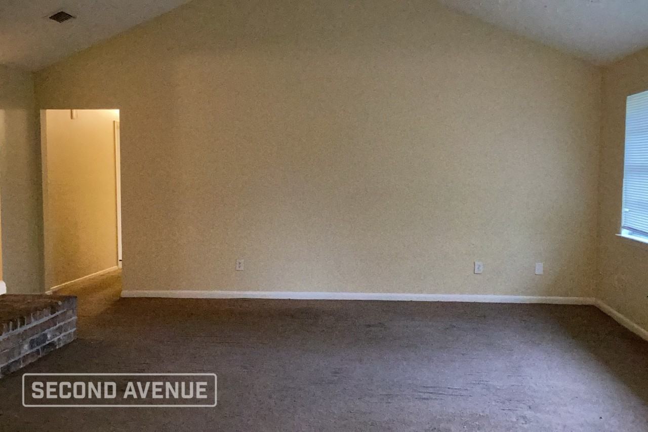 16339 Maplemont Dr - Photo 2 of 14