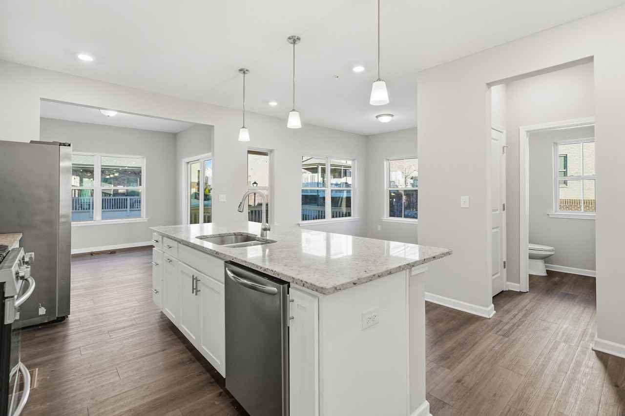 318 Commons Ave #1 - Photo 4 of 50