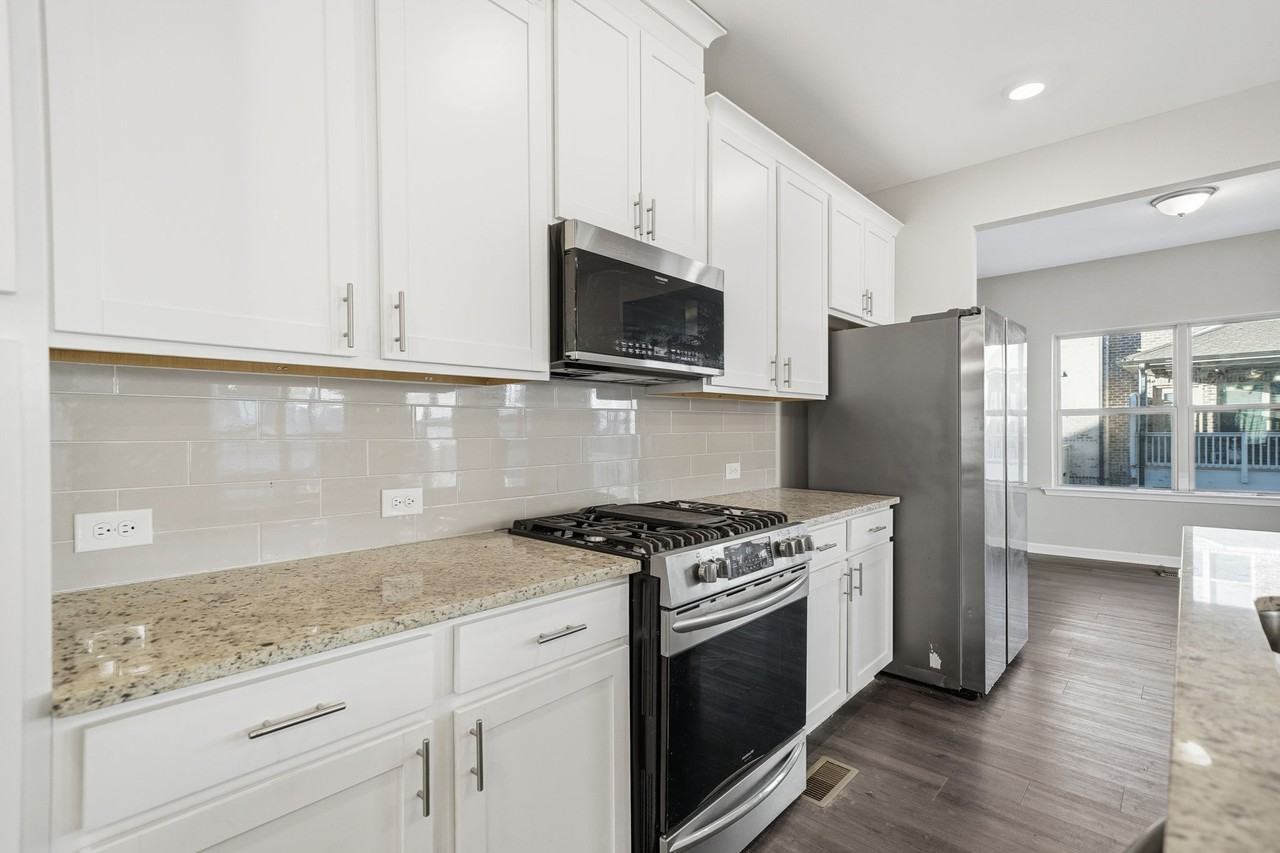 318 Commons Ave #1 - Photo 5 of 50