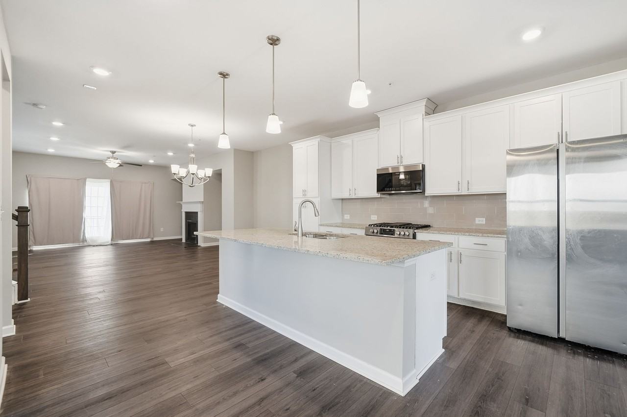 318 Commons Ave #1 - Photo 6 of 50