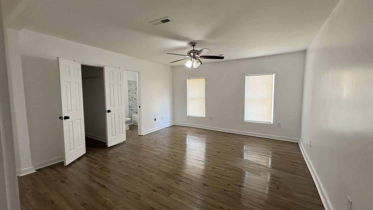 1310 Steiner Ave Sw #1 - Photo 6 of 11