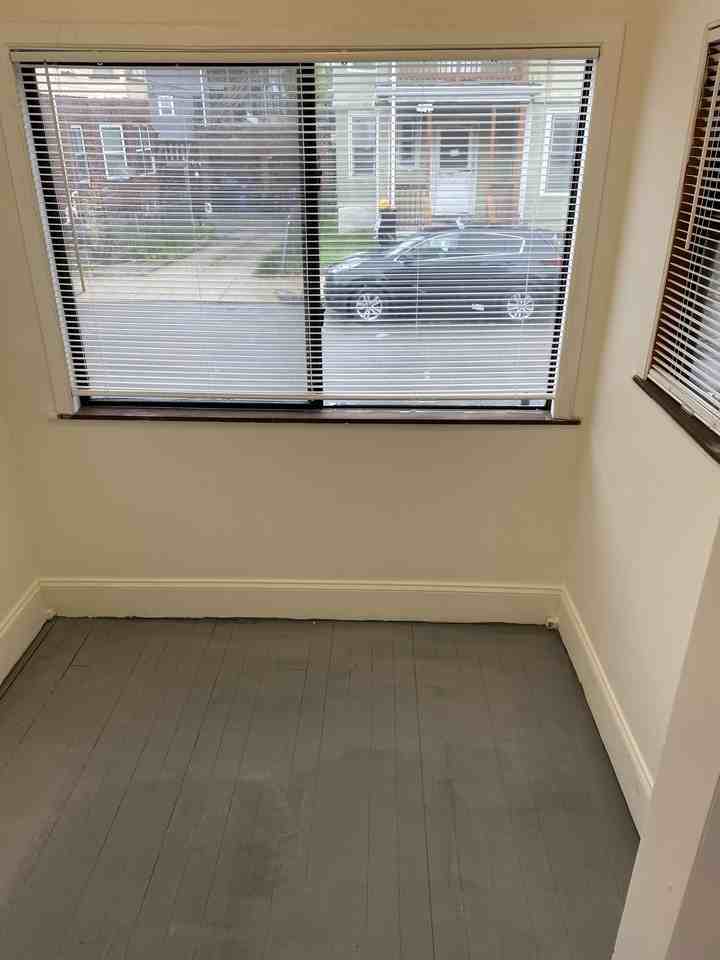 81 Ruthven St #1 - Photo 2 of 7