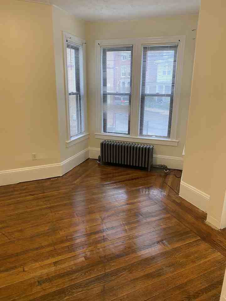 81 Ruthven St #1 - Photo 3 of 7