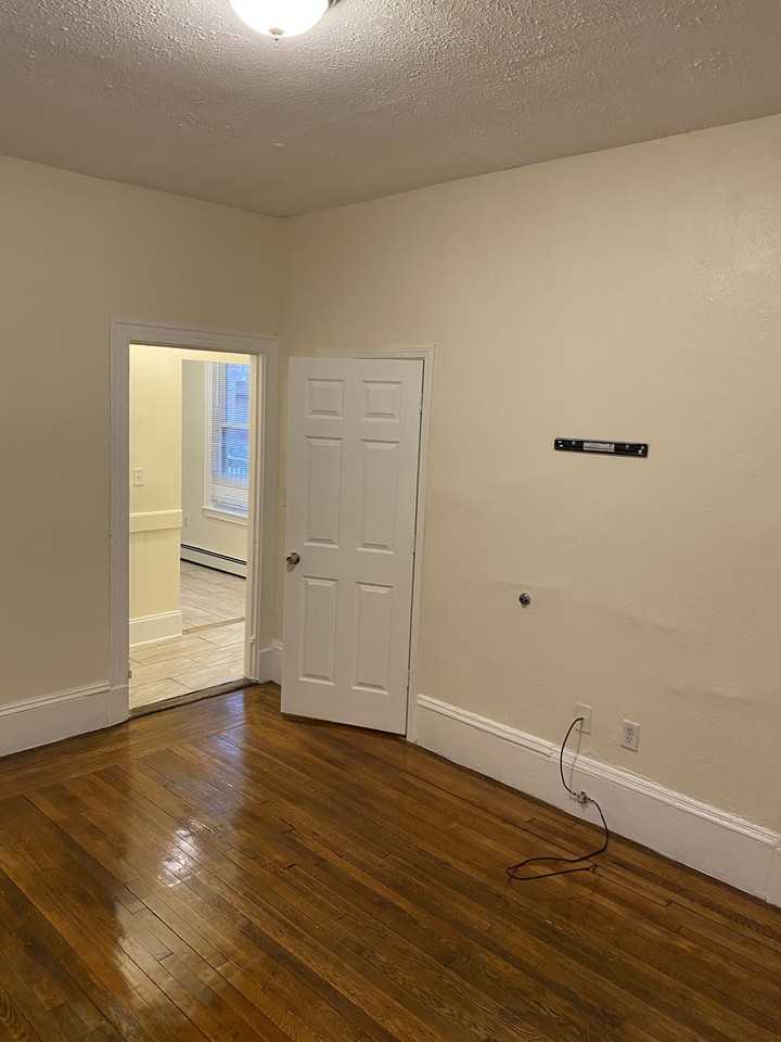 81 Ruthven St #1 - Photo 5 of 7