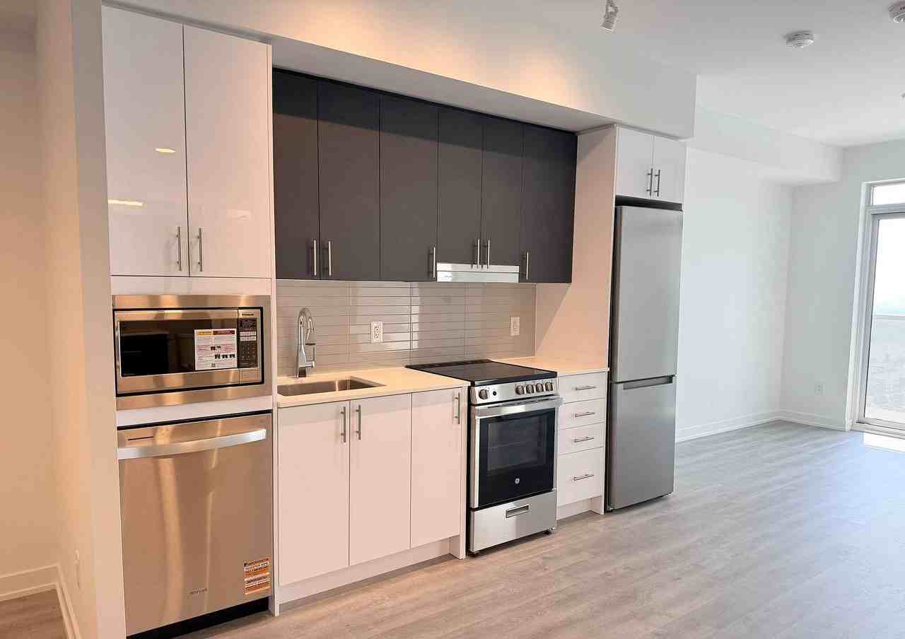 5105 Hurontario Street - Photo 2 of 7