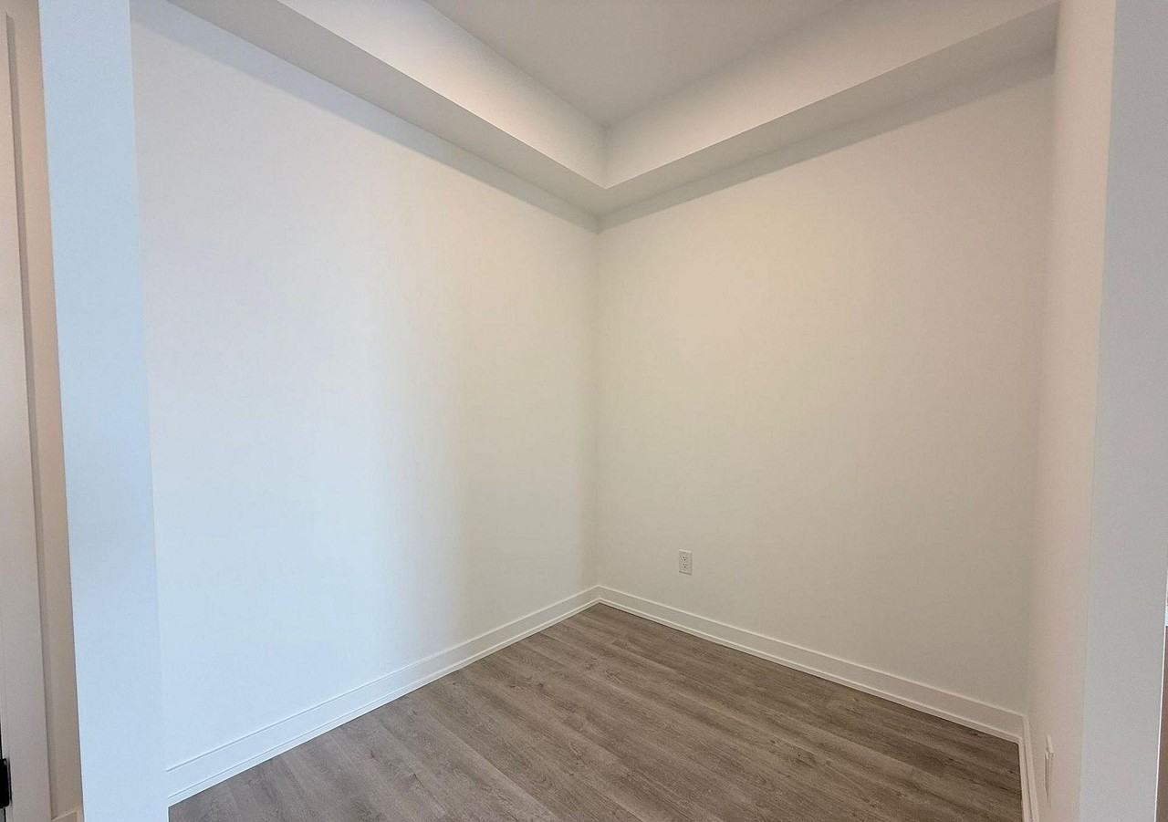 5105 Hurontario Street - Photo 6 of 7