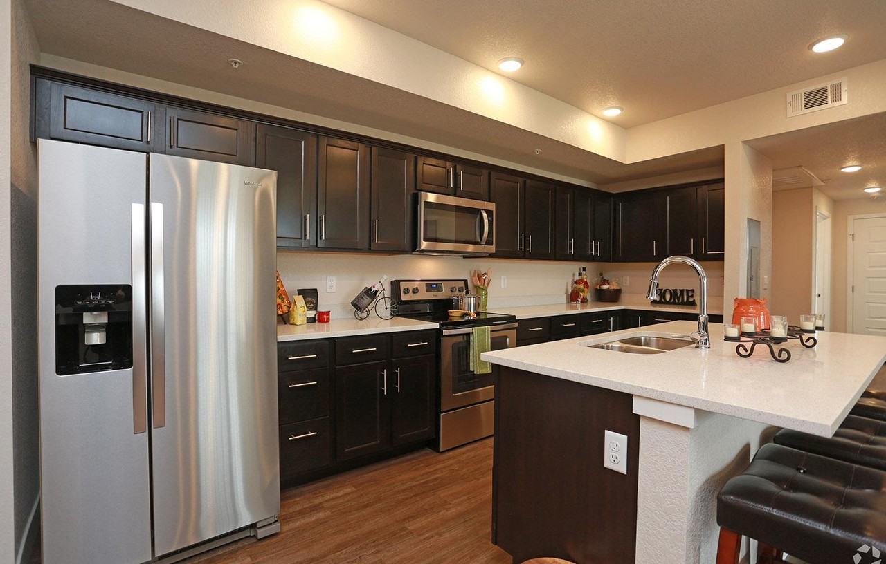 Bucking Horse Apartments - Photo 5 of 31