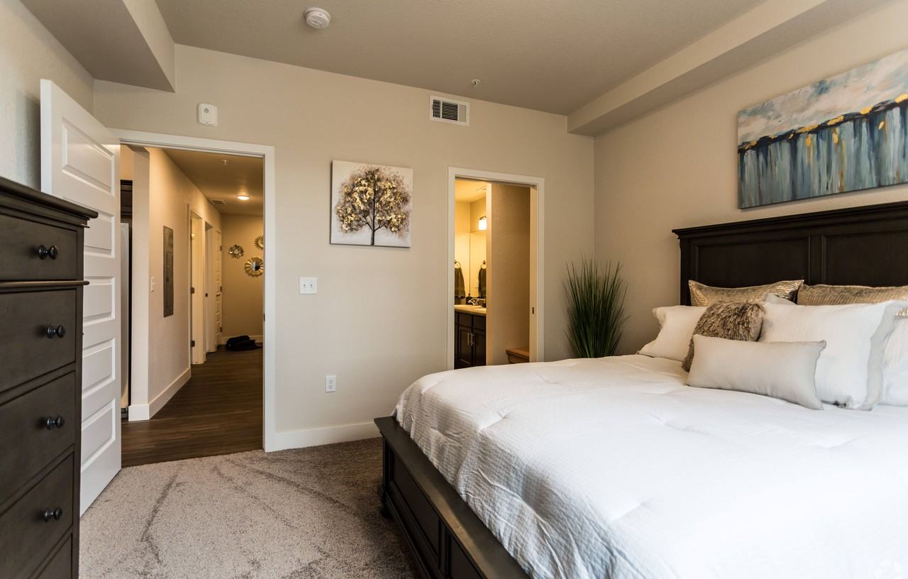 Bucking Horse Apartments - Photo 7 of 31