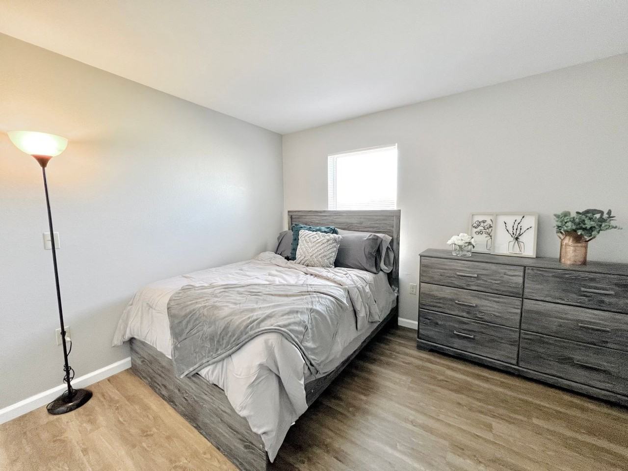 Sundance Apartments - Photo 6 of 21