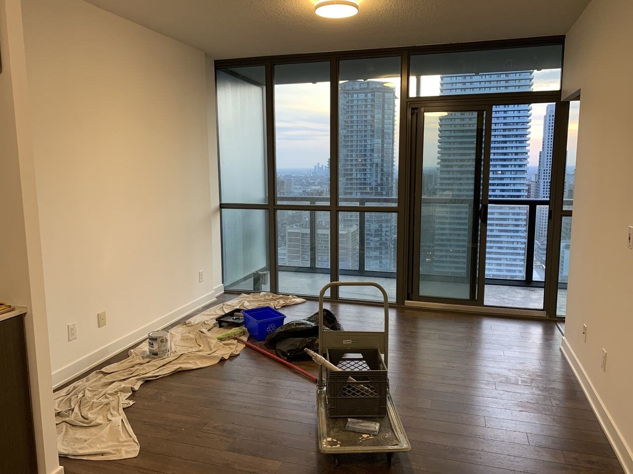 110 Charles St E - Photo 4 of 5