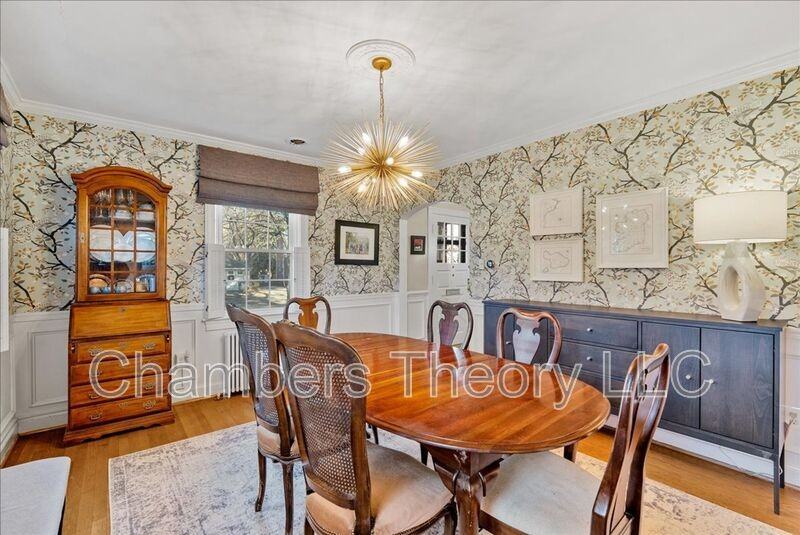 2412 N Columbus St - Photo 4 of 37