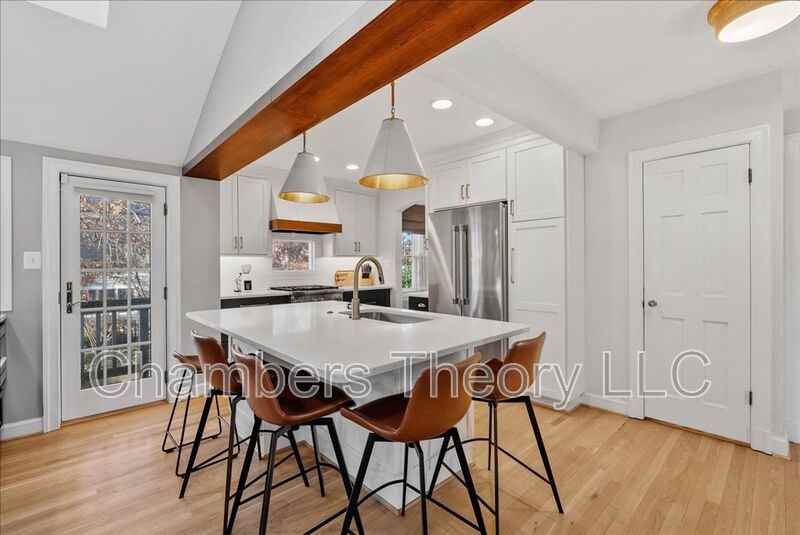 2412 N Columbus St - Photo 5 of 37