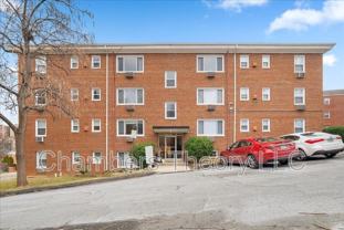 945 N Barton St - Photo 1 of 1