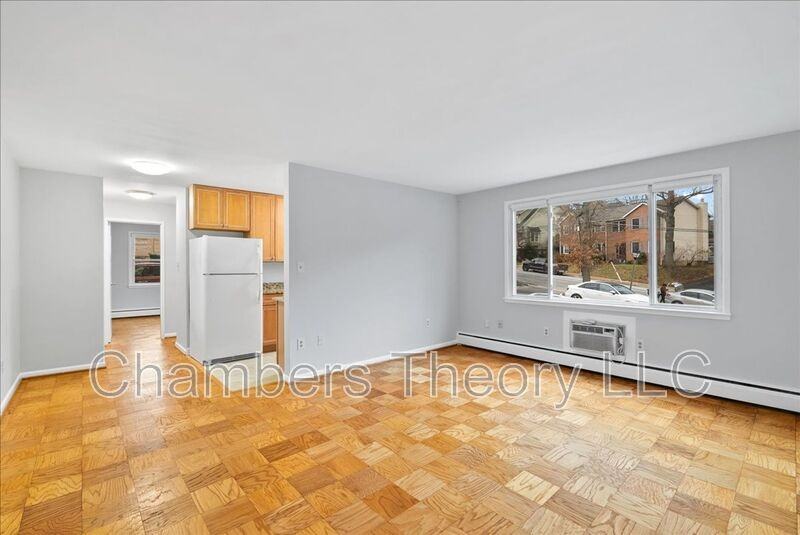 945 N Barton St - Photo 5 of 19