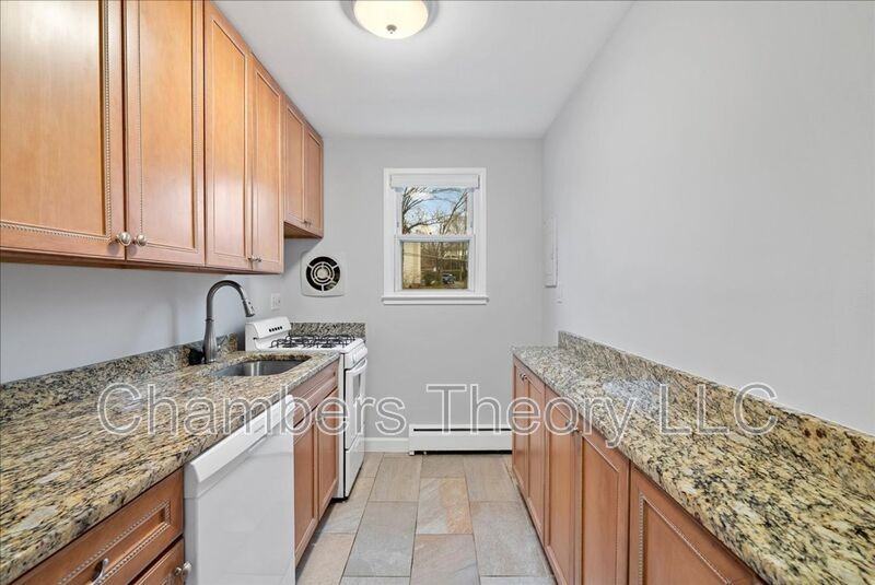 945 N Barton St - Photo 4 of 19