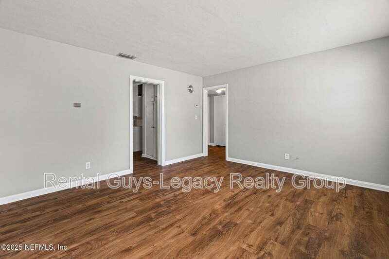 3827 Colebrooke Dr - Photo 2 of 21