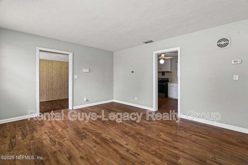 3827 Colebrooke Dr - Photo 3 of 21