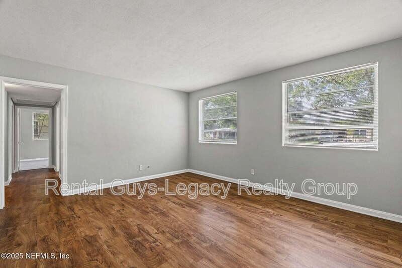 3827 Colebrooke Dr - Photo 5 of 21