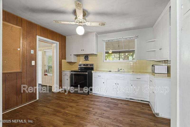 3827 Colebrooke Dr - Photo 6 of 21