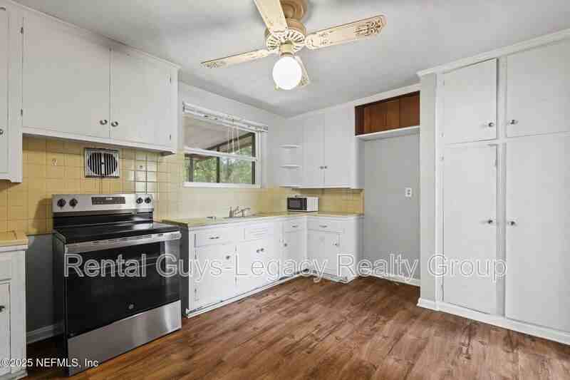 3827 Colebrooke Dr - Photo 7 of 21