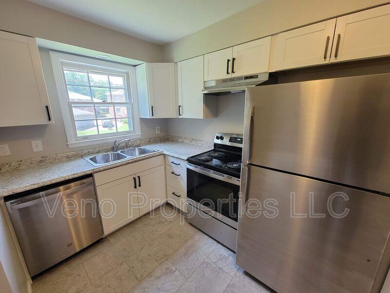 9/11/13 Village Dr. #12 - Photo 2 of 14