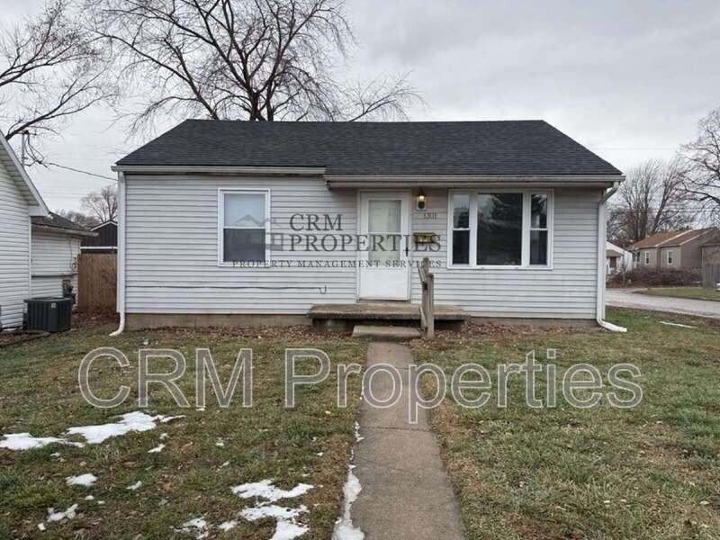 1301 S Waugh St - Photo 2 of 16