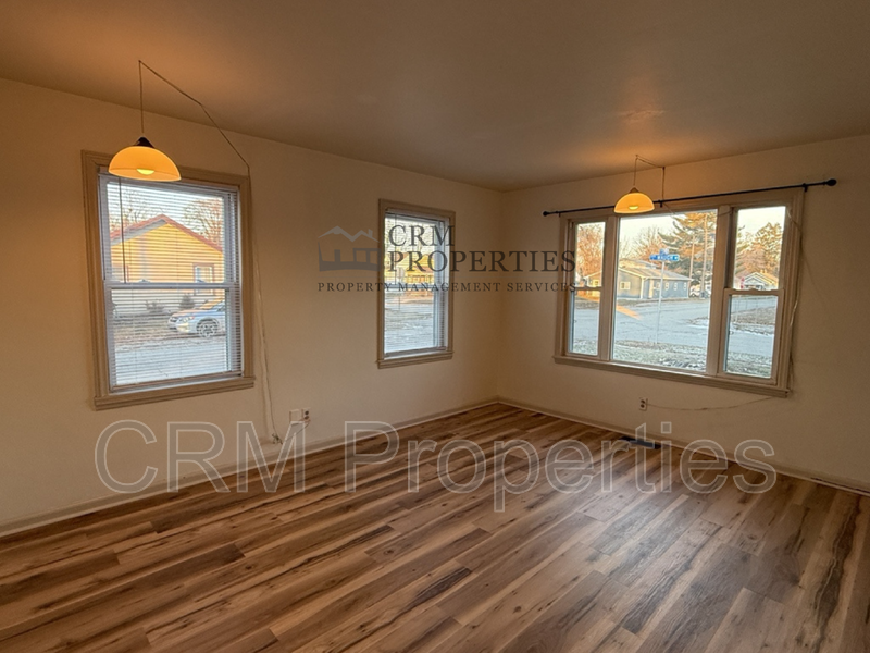 1301 S Waugh St - Photo 4 of 16