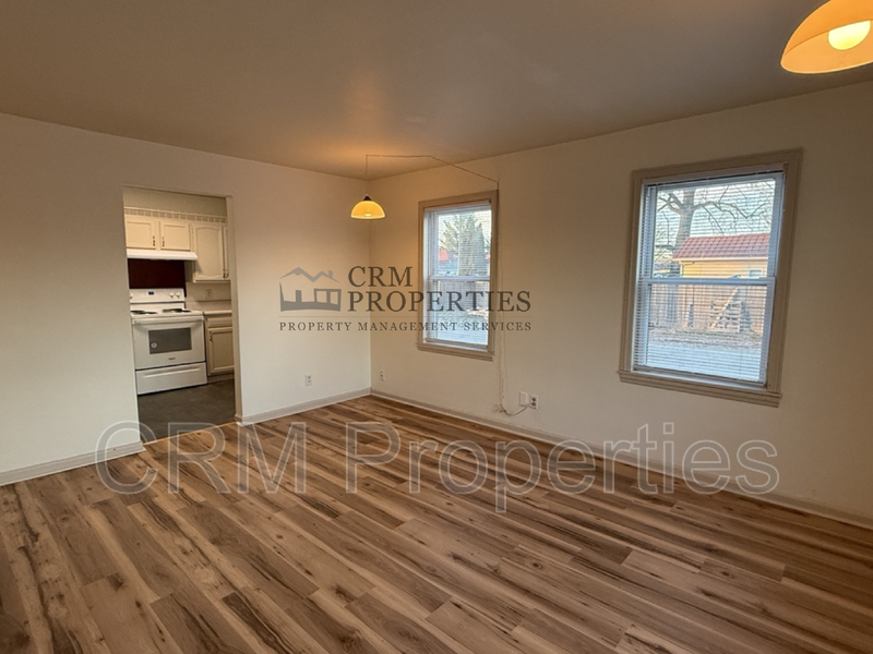 1301 S Waugh St - Photo 5 of 16