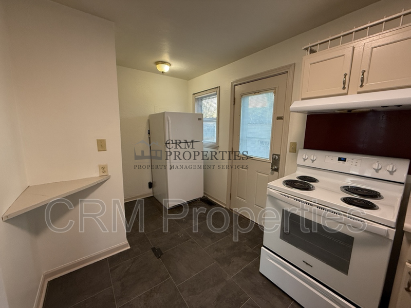 1301 S Waugh St - Photo 7 of 16