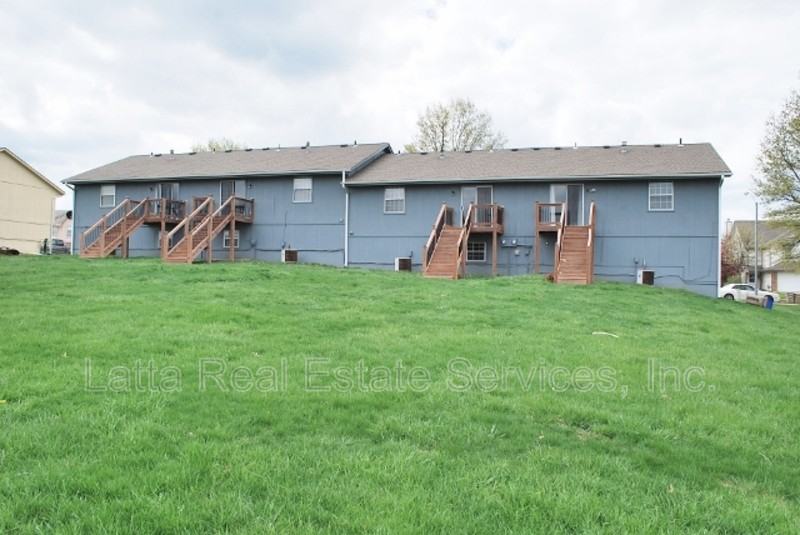 401 S Sunrise Dr - Photo 2 of 3