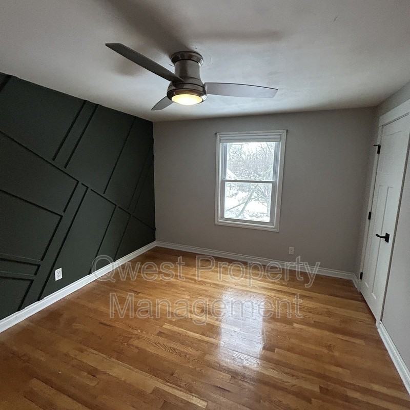 1532 Sylvan Ave Se - Photo 6 of 13