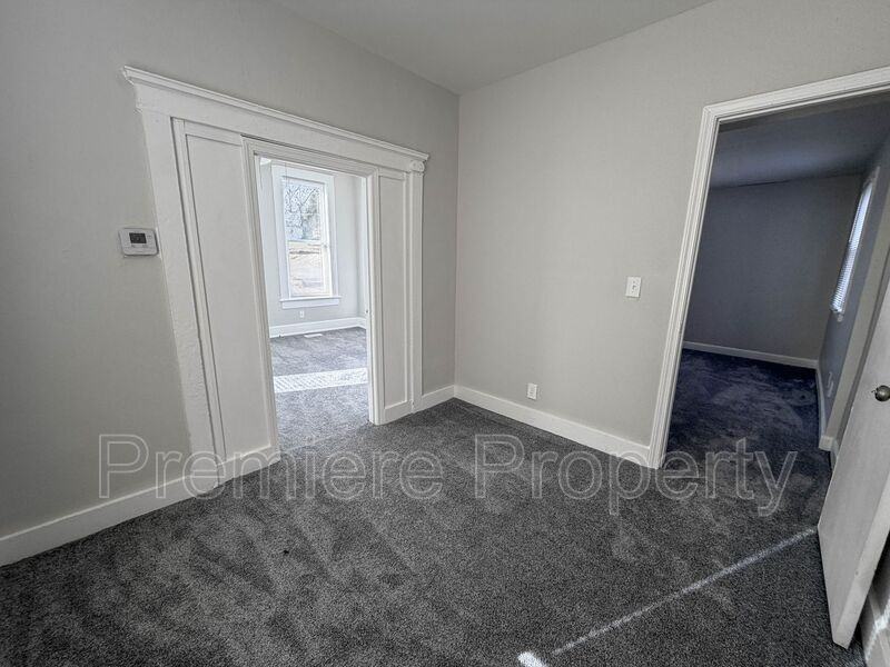 141 N Home Ave - Photo 4 of 7