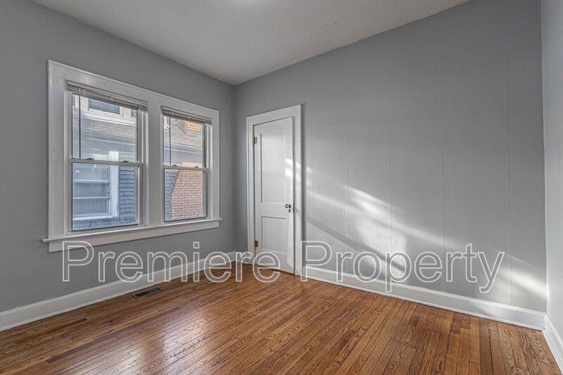 2400 N 12th St - Photo 7 of 12