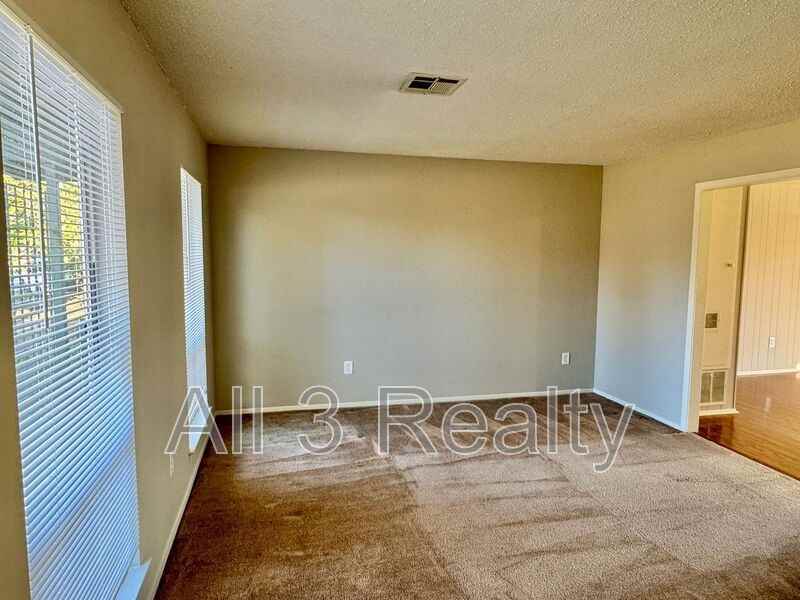 6204 Lycoming Rd - Photo 6 of 27