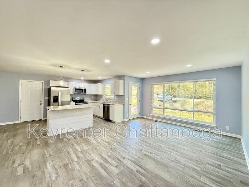 33 Brumby Rd - Photo 3 of 20