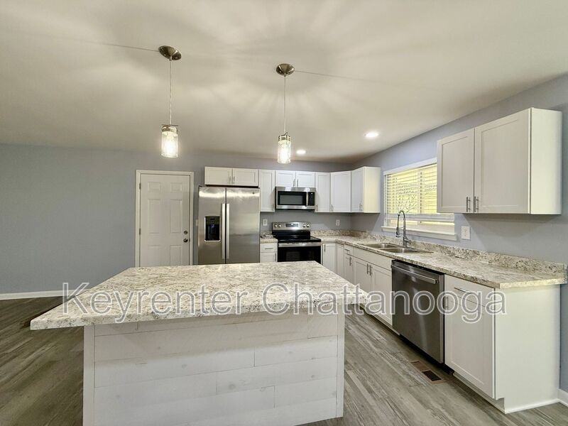 33 Brumby Rd - Photo 5 of 20