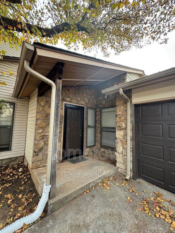 922 Nw 116th Ct - Photo 2 of 18