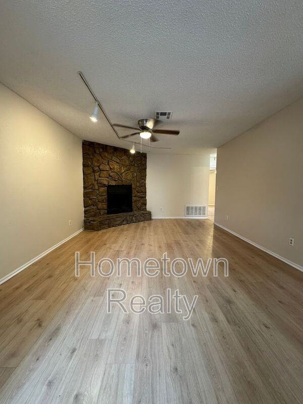 922 Nw 116th Ct - Photo 4 of 18