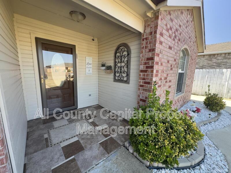 3806 Fieldcrest Dr - Photo 3 of 50