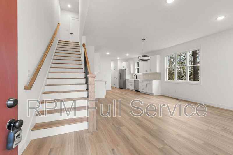 2109B 14th Ave N - Photo 2 of 49