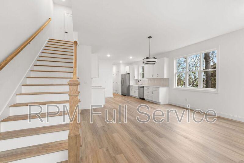 2109B 14th Ave N - Photo 3 of 49