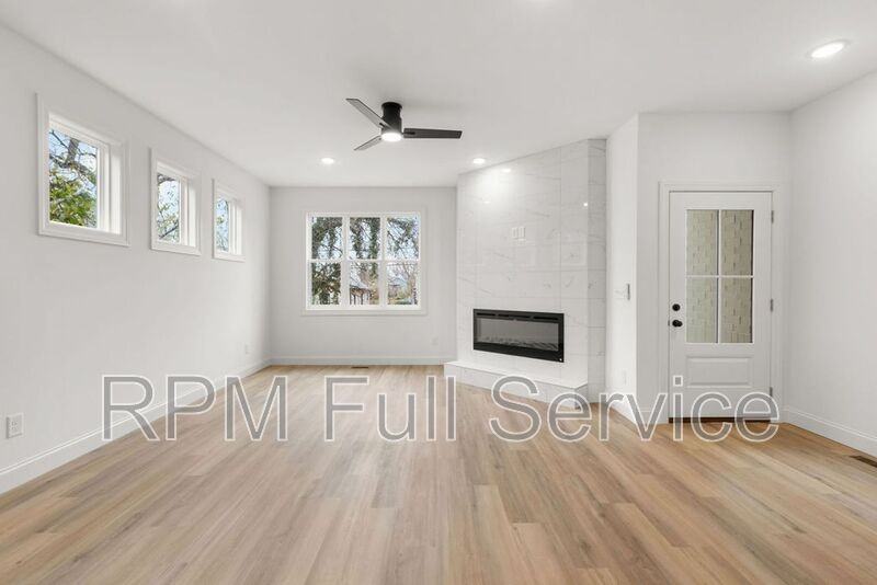 2109B 14th Ave N - Photo 4 of 49