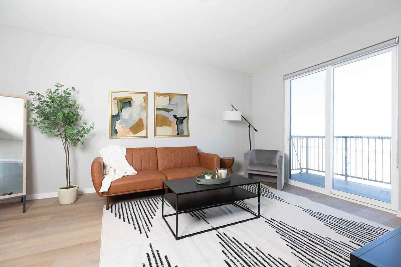 Ivy at SOCO - Photo 7 of 50