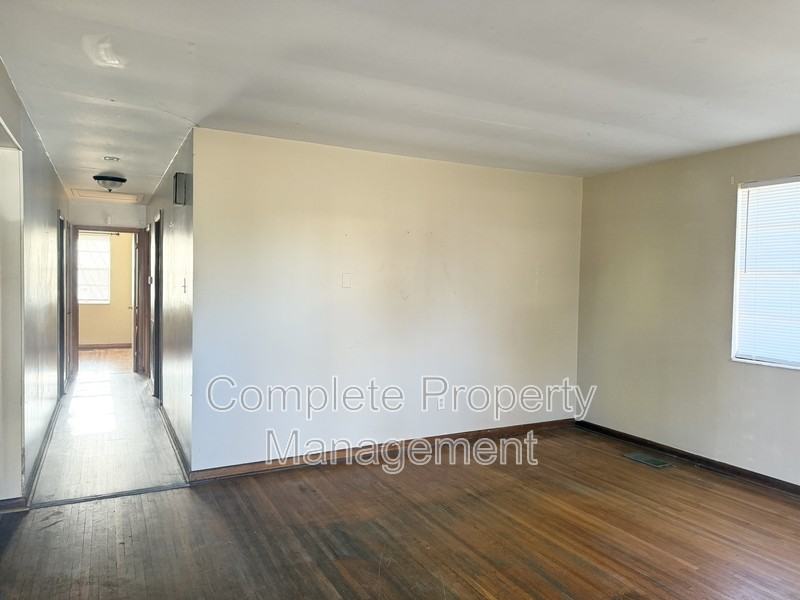 440 Oakmont St - Photo 2 of 10