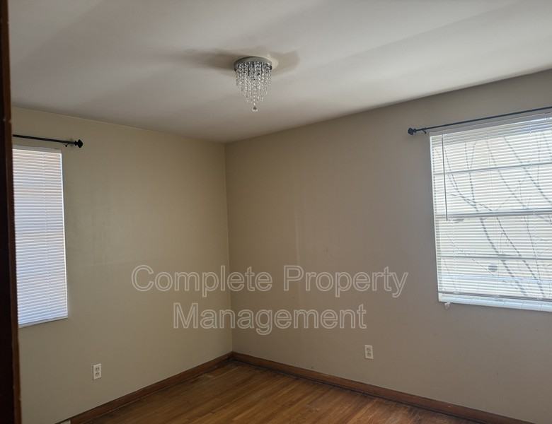 440 Oakmont St - Photo 6 of 10