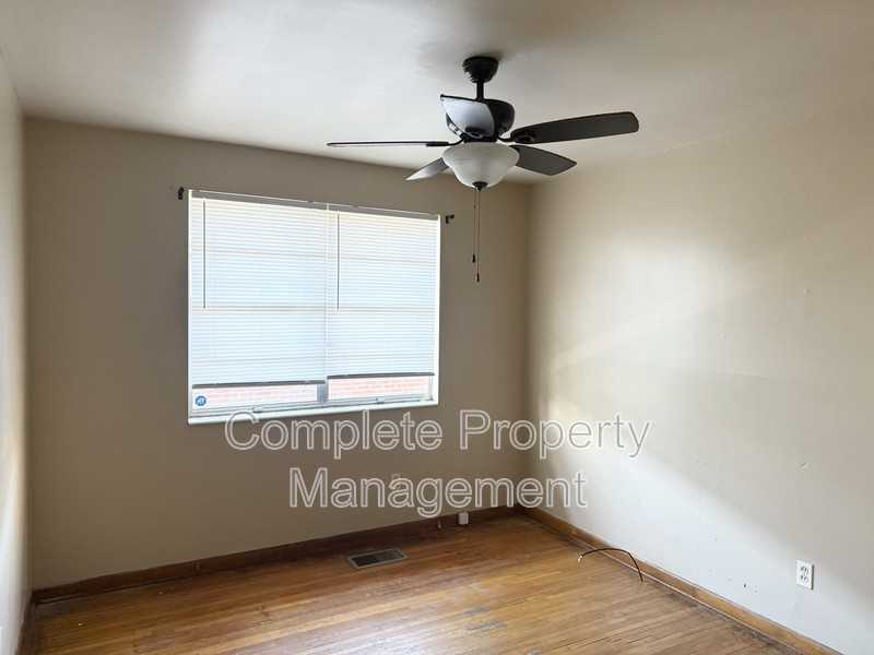 440 Oakmont St - Photo 7 of 10