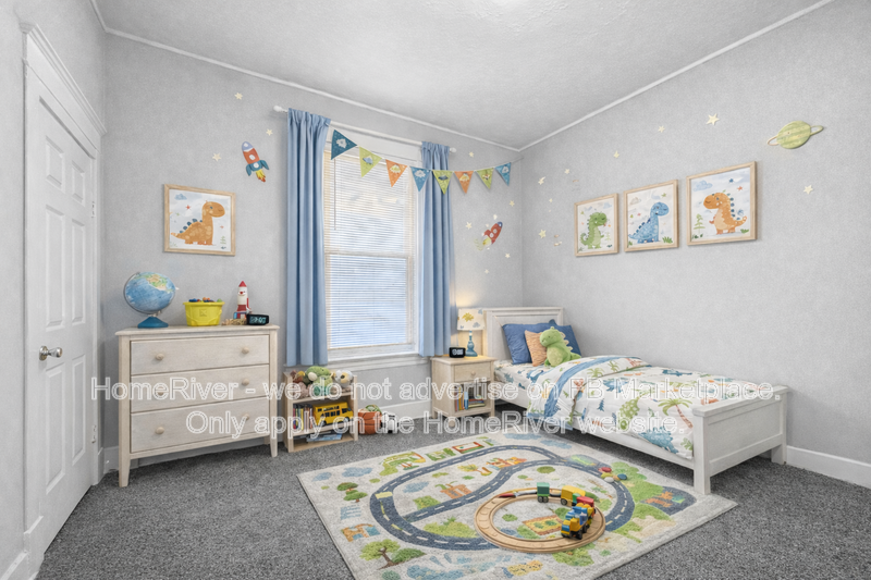 657 S 41st St - Photo 3 of 22