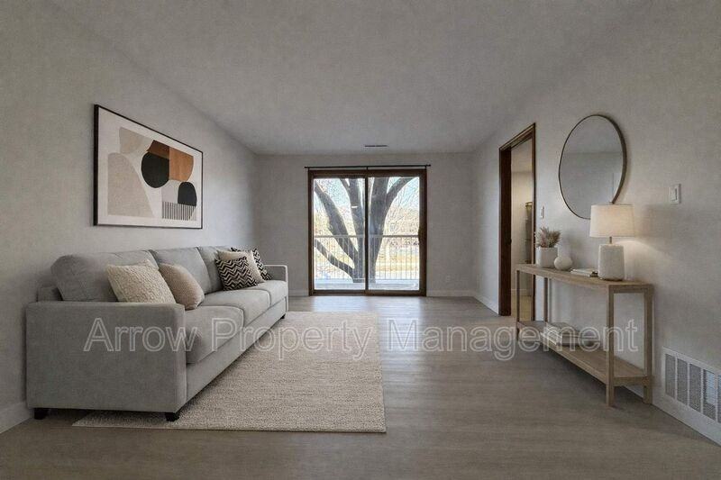 3331 Holdrege St #6 - Photo 3 of 9