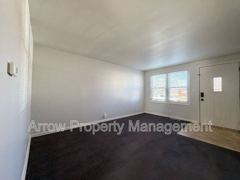 5405 Benton St - Photo 2 of 13