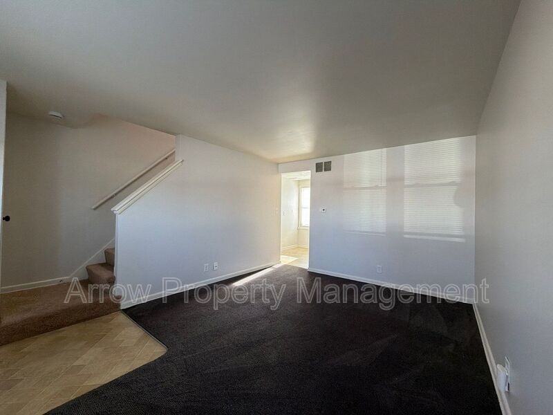 5405 Benton St - Photo 5 of 13